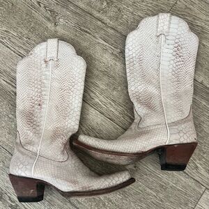 Idyllwind Strut boots